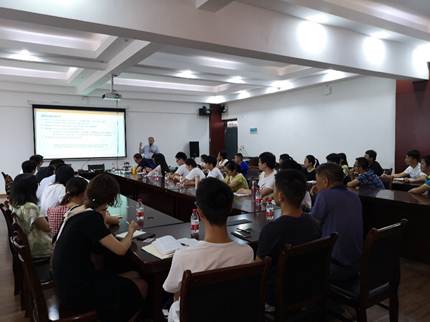 说明: D:\2019年工作\个人事务\Kersten教授\德国美恩茨大学Micheal Kersten教授应邀来澳门六合彩资料大全做讲座报告\德国美恩茨大学Micheal Kersten教授应邀来澳门六合彩资料大全做讲座报告\Kersten教授讲座报告现场一.jpg